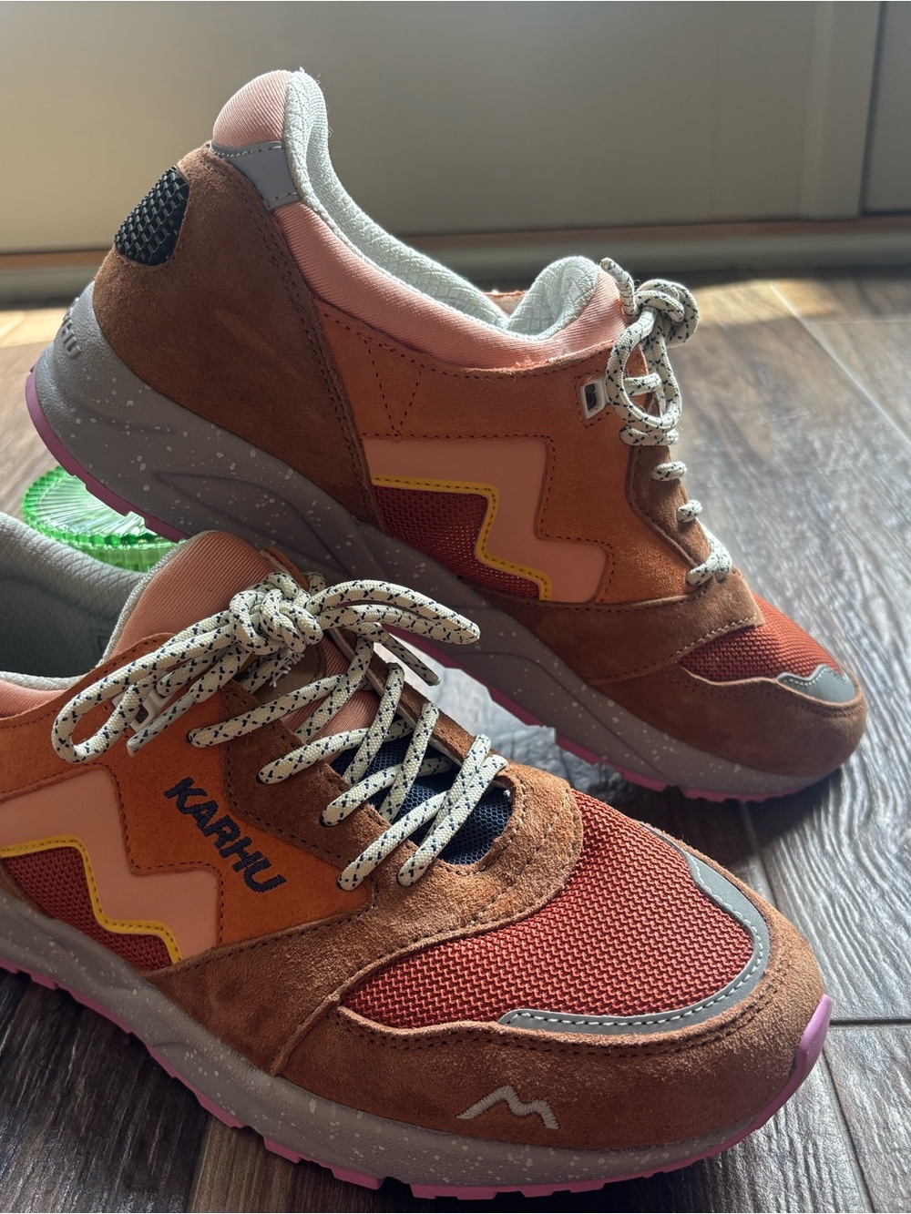 Karhu Aria 95 Unisex Brown Sugar/Almost Apricot Size 8.5US/7.5UK/42EU